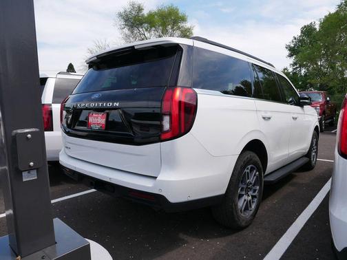 White Metallic 2025 Ford Expedition Active
