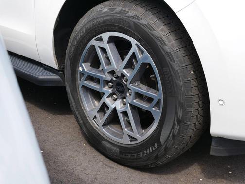 White Metallic 2025 Ford Expedition Active