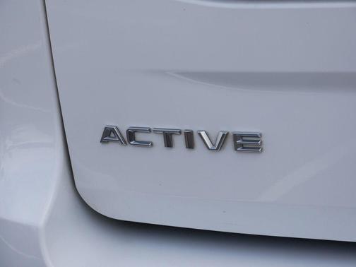 White Metallic 2025 Ford Expedition Active