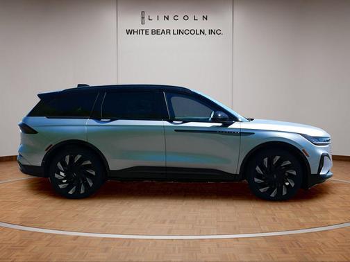 Radiance Metallic 2025 Lincoln Nautilus Reserve