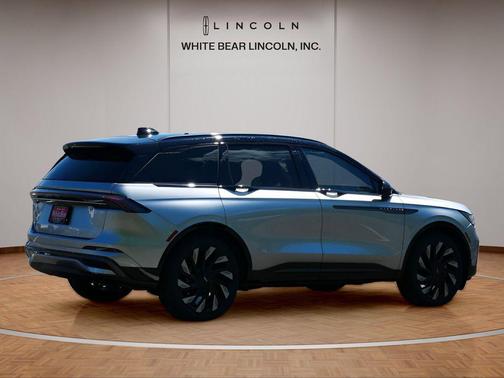 Radiance Metallic 2025 Lincoln Nautilus Reserve