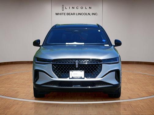 Radiance Metallic 2025 Lincoln Nautilus Reserve
