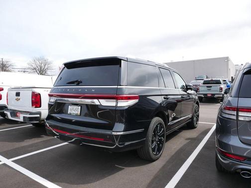 Infinite Black Metallic Clearcoat 2023 Lincoln Navigator Reserve