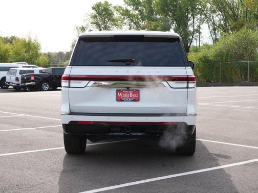 Pristine White Metallic Tri-Coat 2024 Lincoln Navigator Reserve
