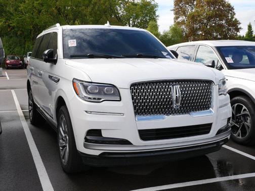 Pristine White Metallic Tri-Coat 2024 Lincoln Navigator Reserve