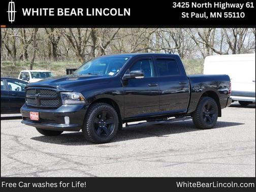 2017 RAM 1500 Night Crew Cab 4x4 5'7' Box