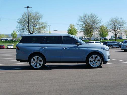 Gray Mist 2025 Lincoln Navigator Reserve