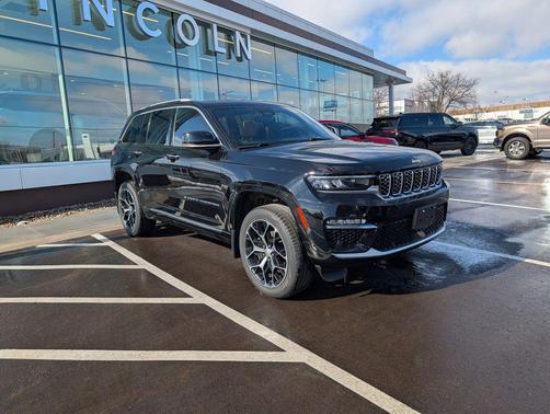 2022 Jeep Grand Cherokee Summit