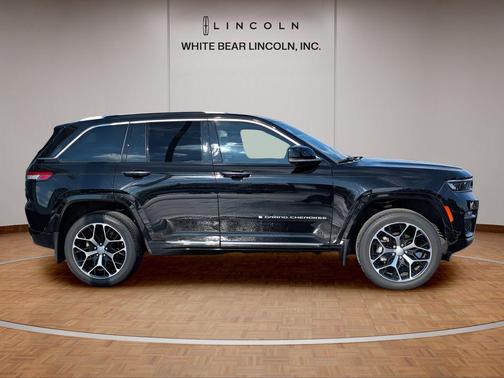 2022 Jeep Grand Cherokee Summit