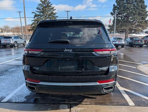 2022 Jeep Grand Cherokee Summit