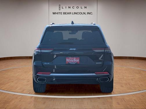 2022 Jeep Grand Cherokee Summit