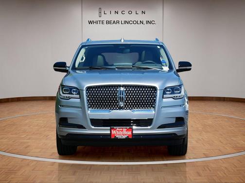 Silver Radiance Metallic Clearcoat 2024 Lincoln Navigator Reserve