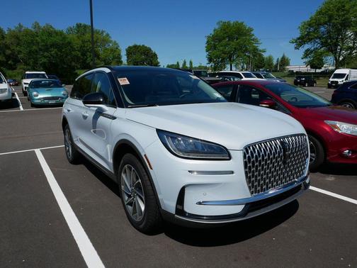 Crystal White Metallic Clearcoat 2025 Lincoln Corsair Premiere