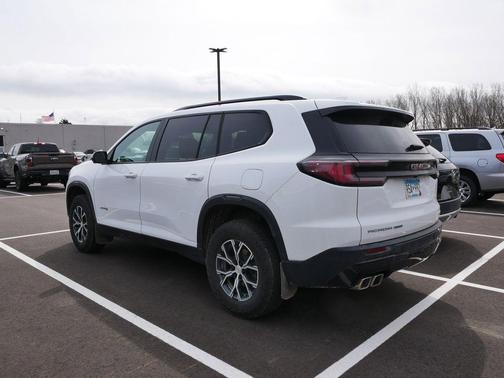 2025 GMC Acadia AWD AT4