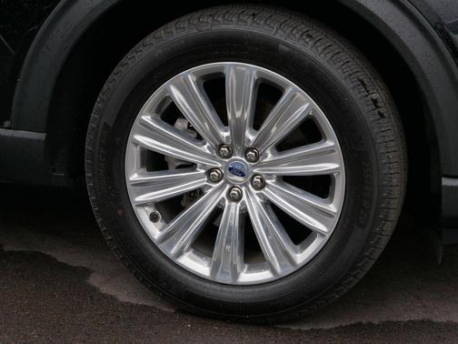 Agate Black Metallic 2025 Ford Explorer Platinum