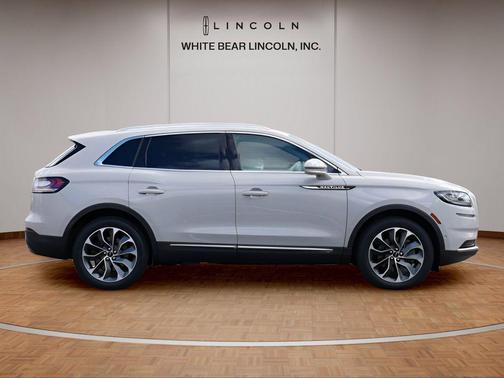 Ceramic Pearl Metallic Tinted Clearcoat 2023 Lincoln Nautilus Reserve