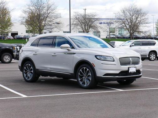 Ceramic Pearl Metallic Tinted Clearcoat 2023 Lincoln Nautilus Reserve