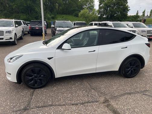 2024 Tesla Model Y Long Range Dual Motor All-Wheel Drive