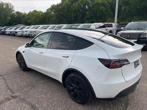 2024 Tesla Model Y Long Range Dual Motor All-Wheel Drive