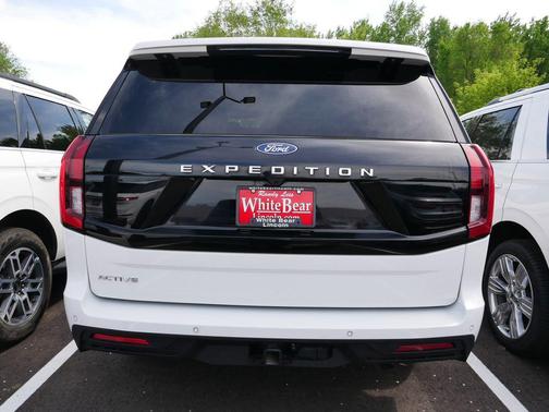 White Metallic 2025 Ford Expedition Active