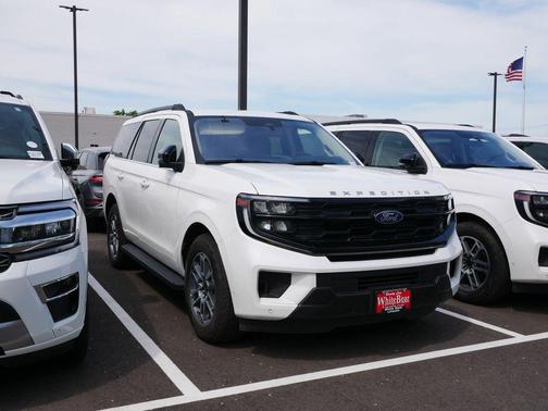 White Metallic 2025 Ford Expedition Active
