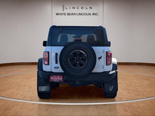 Oxford White 2025 Ford Bronco Badlands