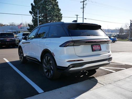 2025 Lincoln Nautilus Reserve