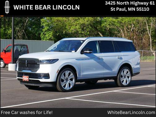 Crystal White Metallic Clearcoat 2025 Lincoln Navigator Reserve