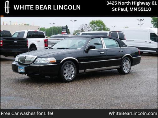 2005 Lincoln Town Car Signature