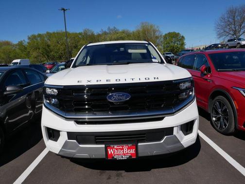 Star White Metallic Tri-Coat 2025 Ford Expedition Max Platinum
