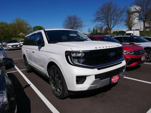 Star White Metallic Tri-Coat 2025 Ford Expedition Max Platinum