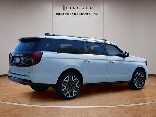 Star White Metallic Tri-Coat 2025 Ford Expedition Max Platinum