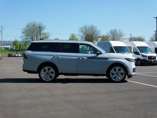 Crystal White 2025 Lincoln Navigator Black Label