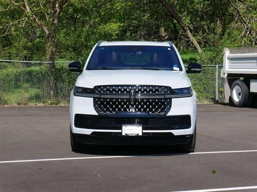 Crystal White 2025 Lincoln Navigator Black Label