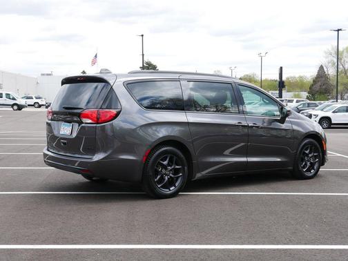 Granite Crystal Metallic Clearcoat 2020 Chrysler Pacifica Limited