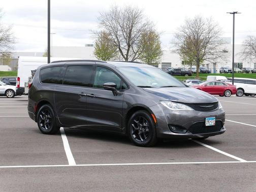 Granite Crystal Metallic Clearcoat 2020 Chrysler Pacifica Limited
