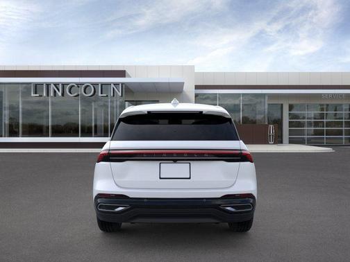 White Platinum Metallic Tri-Coat 2026 Lincoln Nautilus Premiere