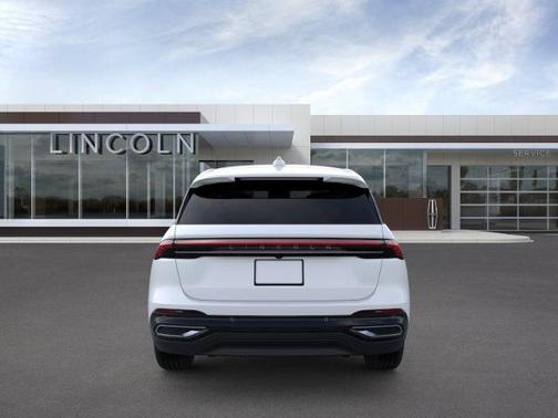 White Platinum Metallic Tri-Coat 2026 Lincoln Nautilus Premiere
