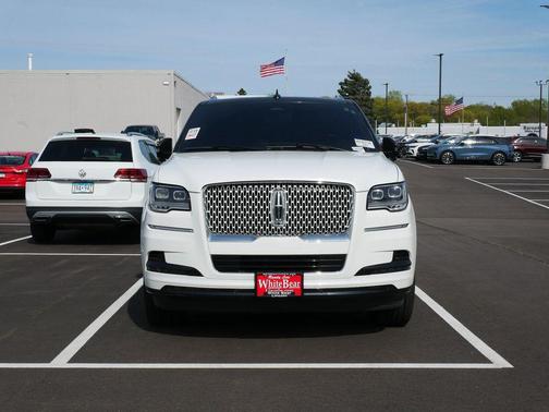 Pristine White Metallic Tri-Coat 2024 Lincoln Navigator Reserve