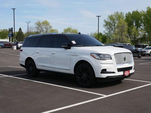 Pristine White Metallic Tri-Coat 2024 Lincoln Navigator Reserve