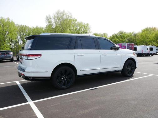 Pristine White Metallic Tri-Coat 2024 Lincoln Navigator Reserve