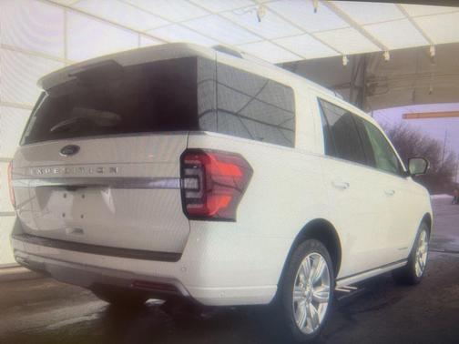 Star White Metallic Tri-Coat 2024 Ford Expedition Platinum