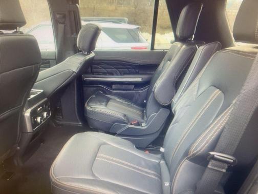 Star White Metallic Tri-Coat 2024 Ford Expedition Platinum