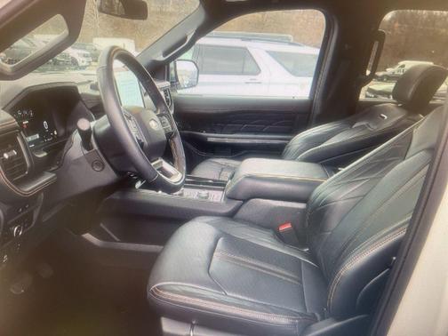Star White Metallic Tri-Coat 2024 Ford Expedition Platinum