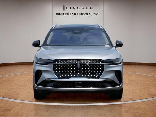 Silver Radiance Metallic Clearcoat 2025 Lincoln Nautilus Reserve