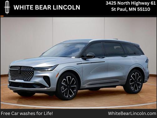 Silver Radiance Metallic Clearcoat 2025 Lincoln Nautilus Reserve