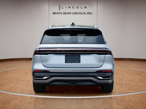 Silver Radiance Metallic Clearcoat 2025 Lincoln Nautilus Reserve