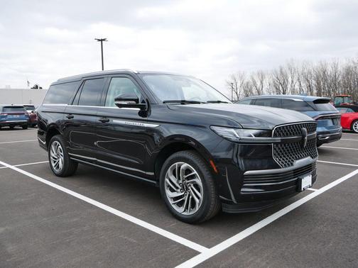 Black Metallic 2025 Lincoln Navigator Reserve