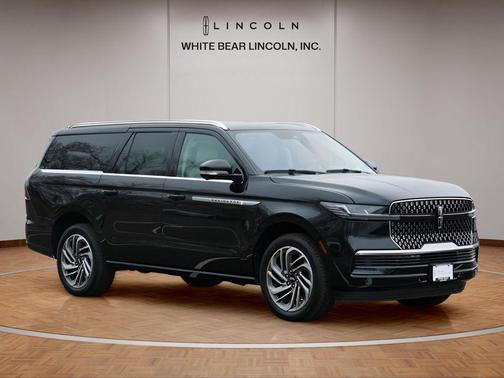 Black Metallic 2025 Lincoln Navigator Reserve