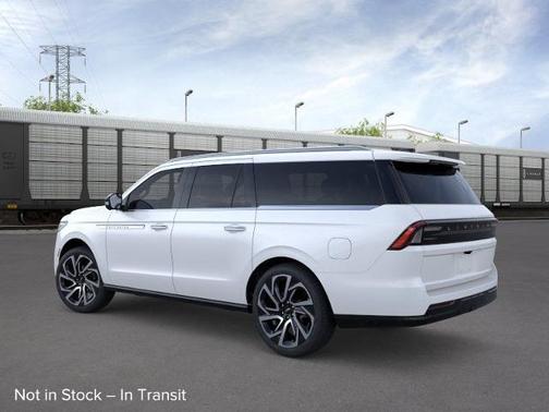 Pristine White Metallic Tri-Coat 2026 Lincoln Navigator Reserve